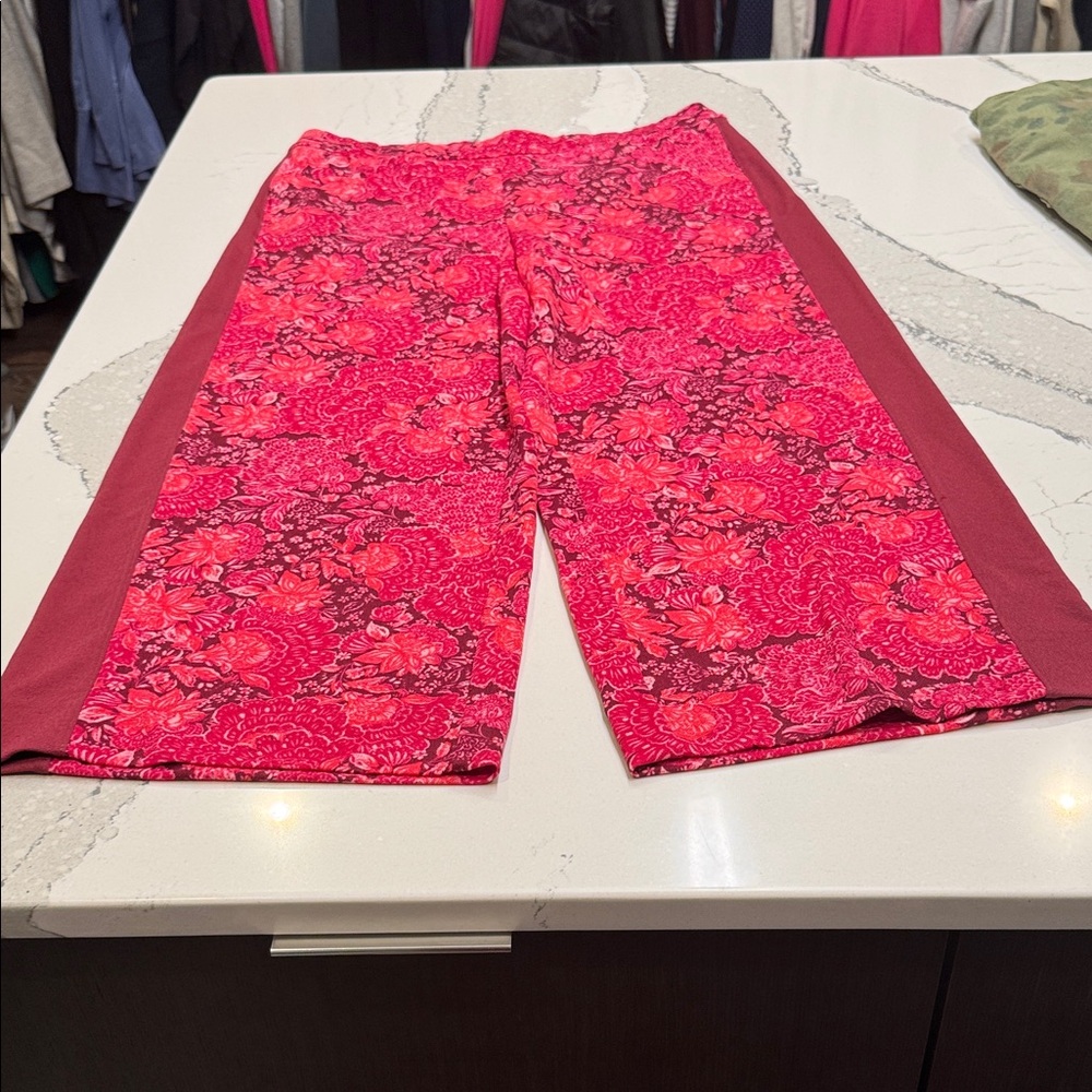 Isaac Mizrahi Red Pink Floral Wide Leg Pants Never Worn Side Stripe 27” Inseam